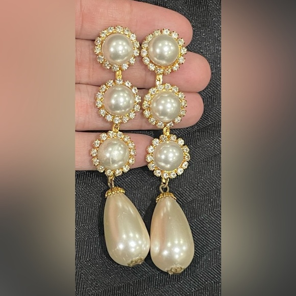 Vintage Signed Lawrence VRBA Faux Pearl Rhinestone 3.5 Dangle Pierced Earrings - Picture 2 of 16